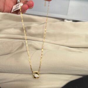 Chic Gold Necklace with Square Pendant